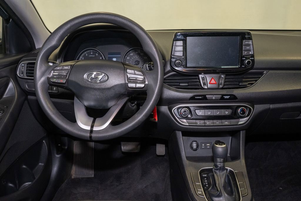 Used 2018 Hyundai Elantra GT image 2