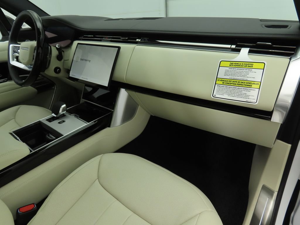 New 2025 Land Rover Range Rover Long Wheelbase SE image 17