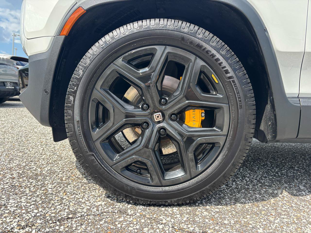 Used 2024 Rivian R1S Adventure AWD/4WD image 24