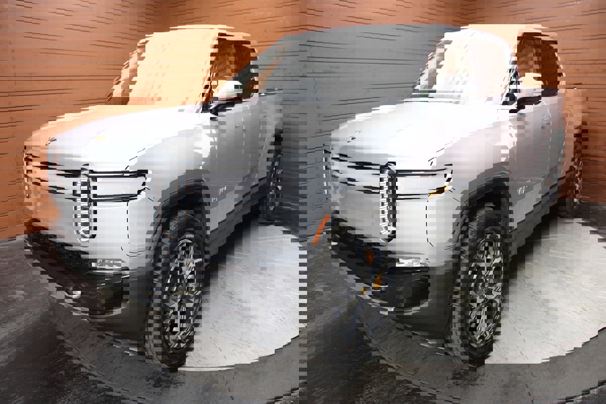 Used 2023 Rivian R1T Adventure image 4