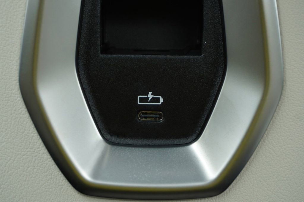 New 2024 BMW i7 xDrive60 image 26