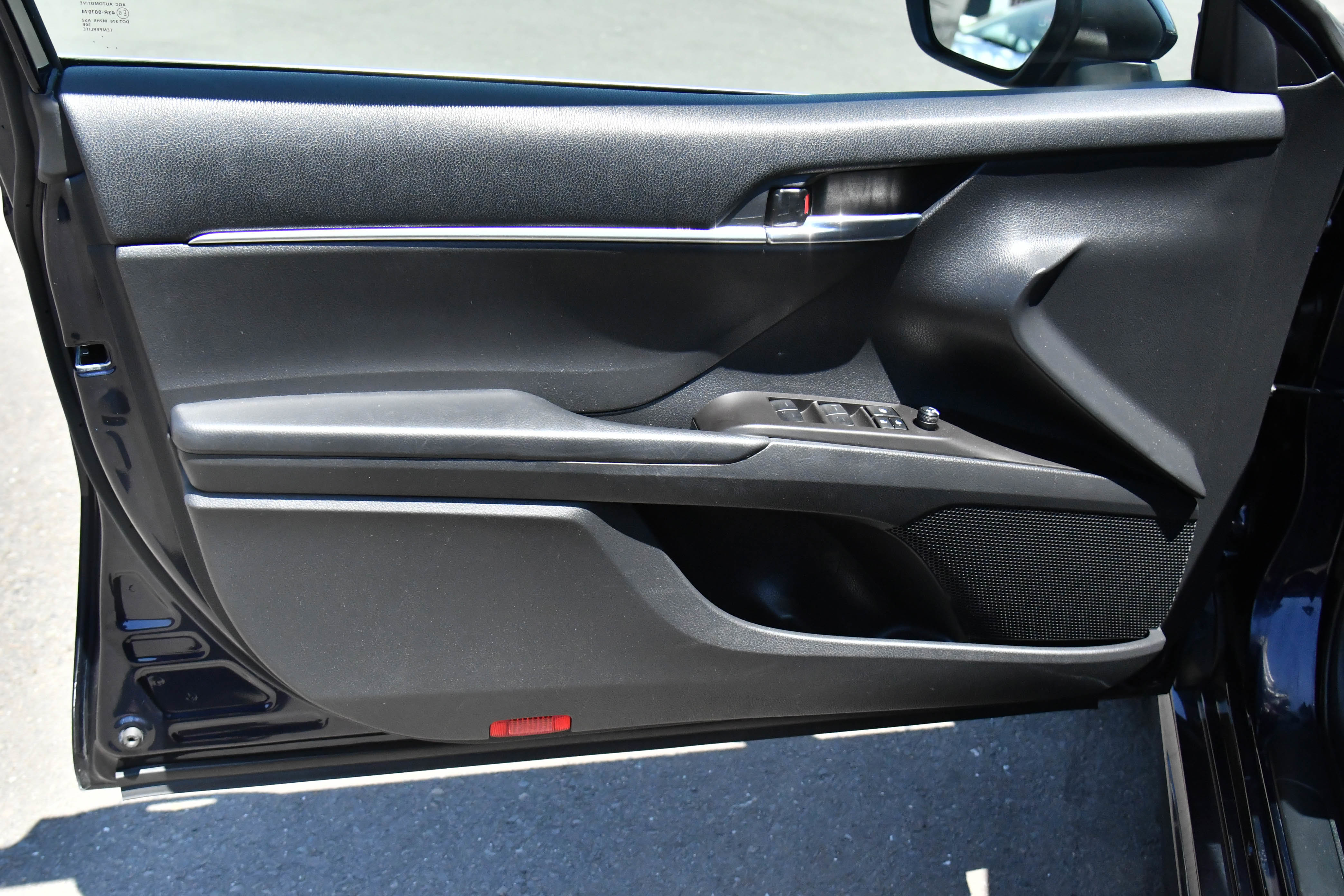 Used 2022 Toyota Camry SE FWD image 14