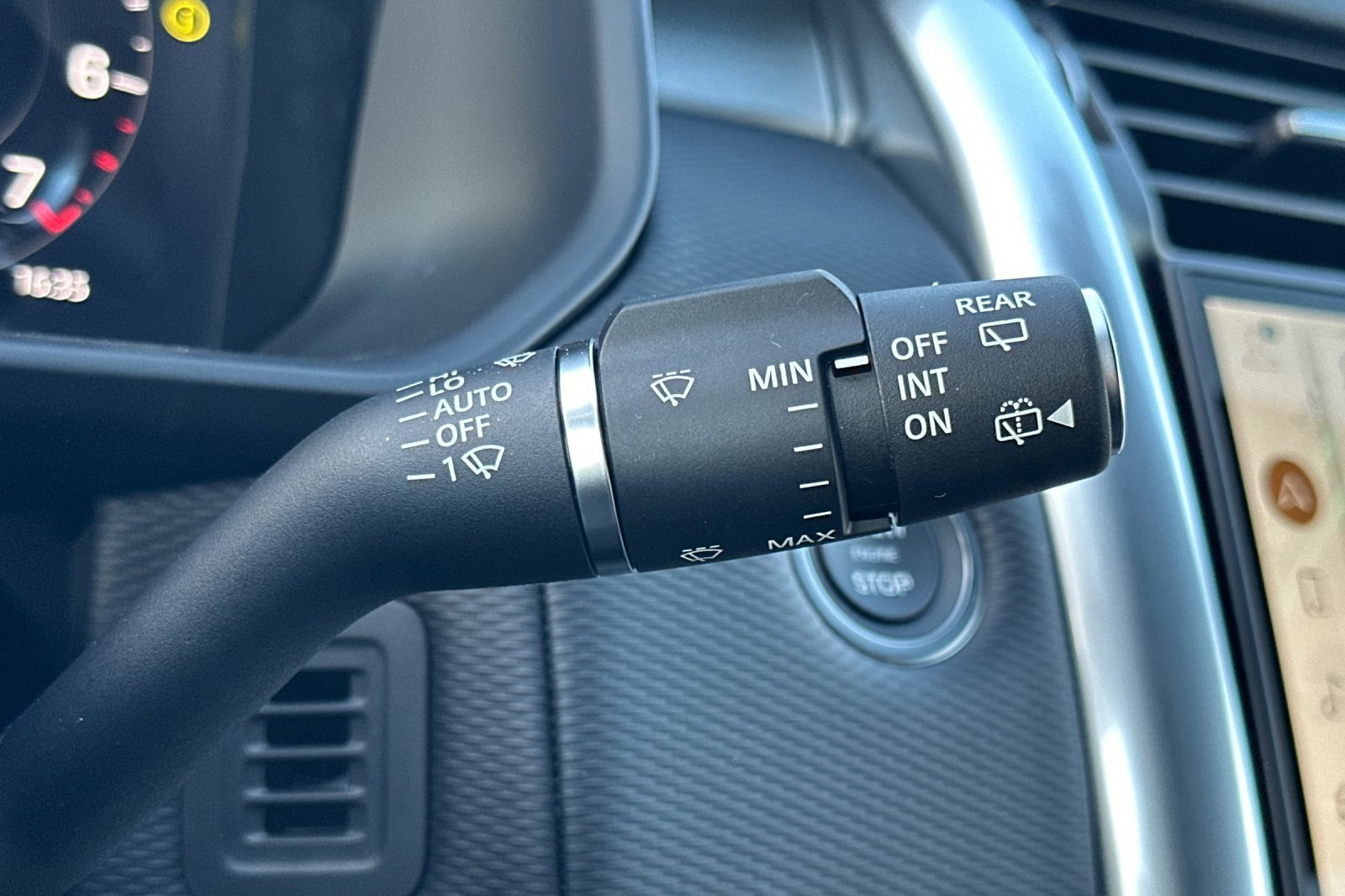 New 2025 Land Rover Discovery Dynamic SE image 23