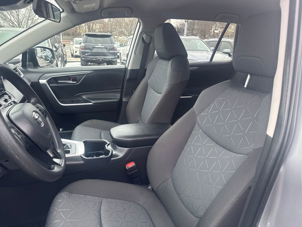 Used 2025 Toyota RAV4 XLE image 15
