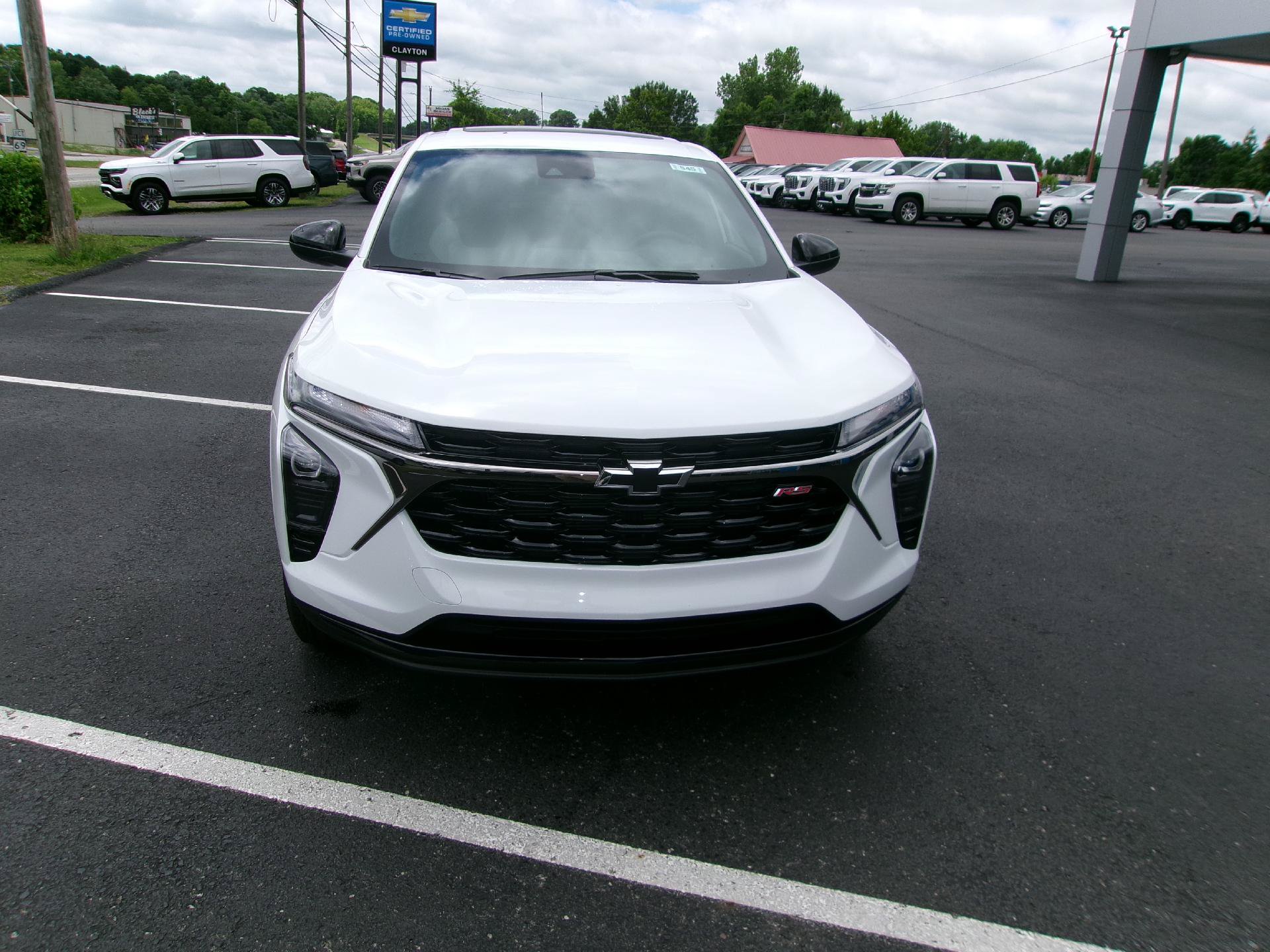 New 2026 Chevrolet Trax RS w/ Sunroof Package FWD image 8
