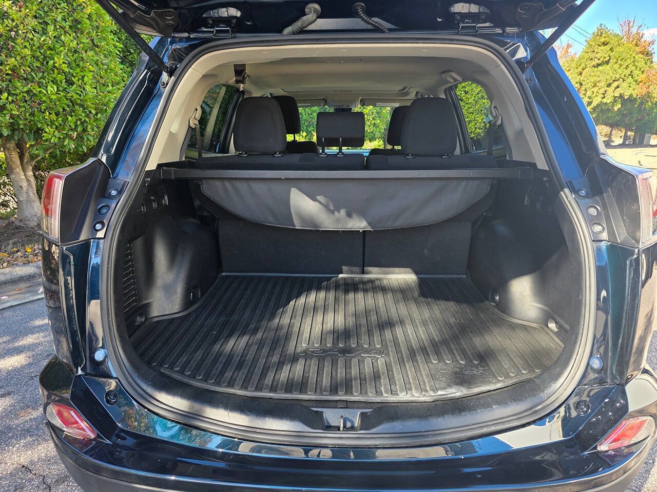 Used 2018 Toyota RAV4 XLE w/ Plus Extra Value Package AWD/4WD image 34