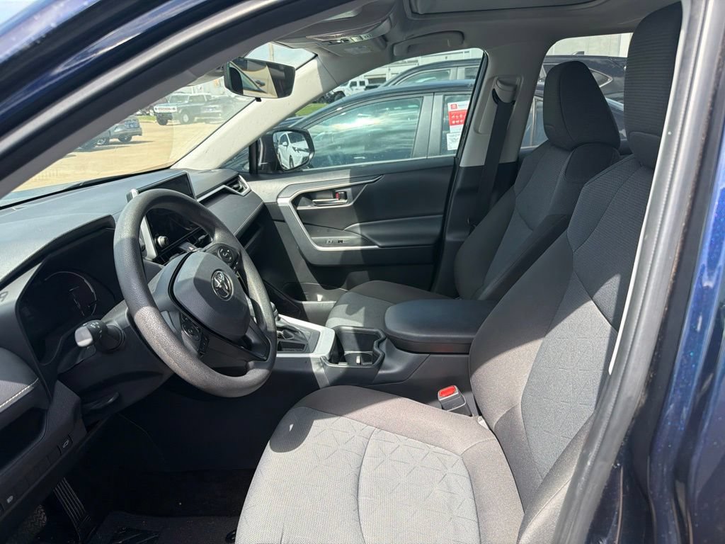Used 2025 Toyota RAV4 XLE w/ Convenience Package FWD image 2