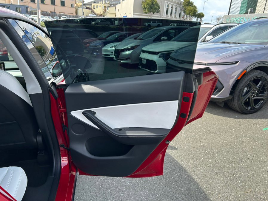 Used 2022 Tesla Model Y Performance image 41