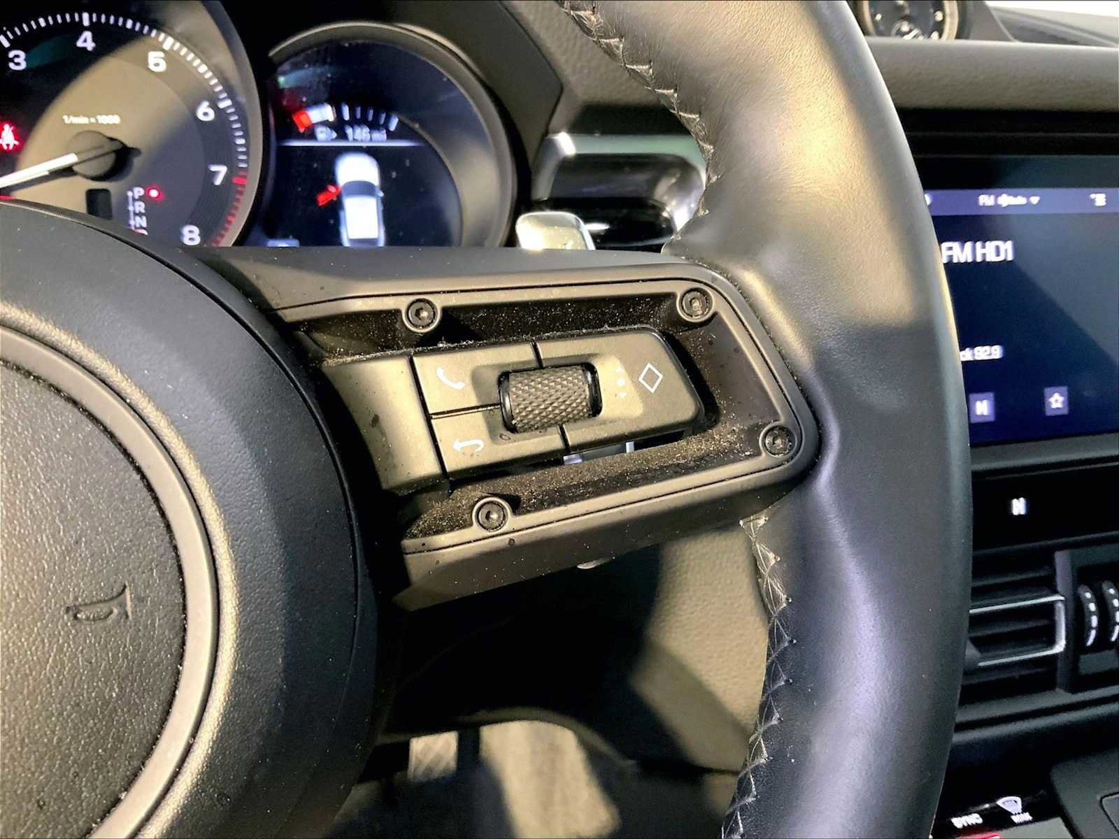 Certified 2023 Porsche Macan image 28