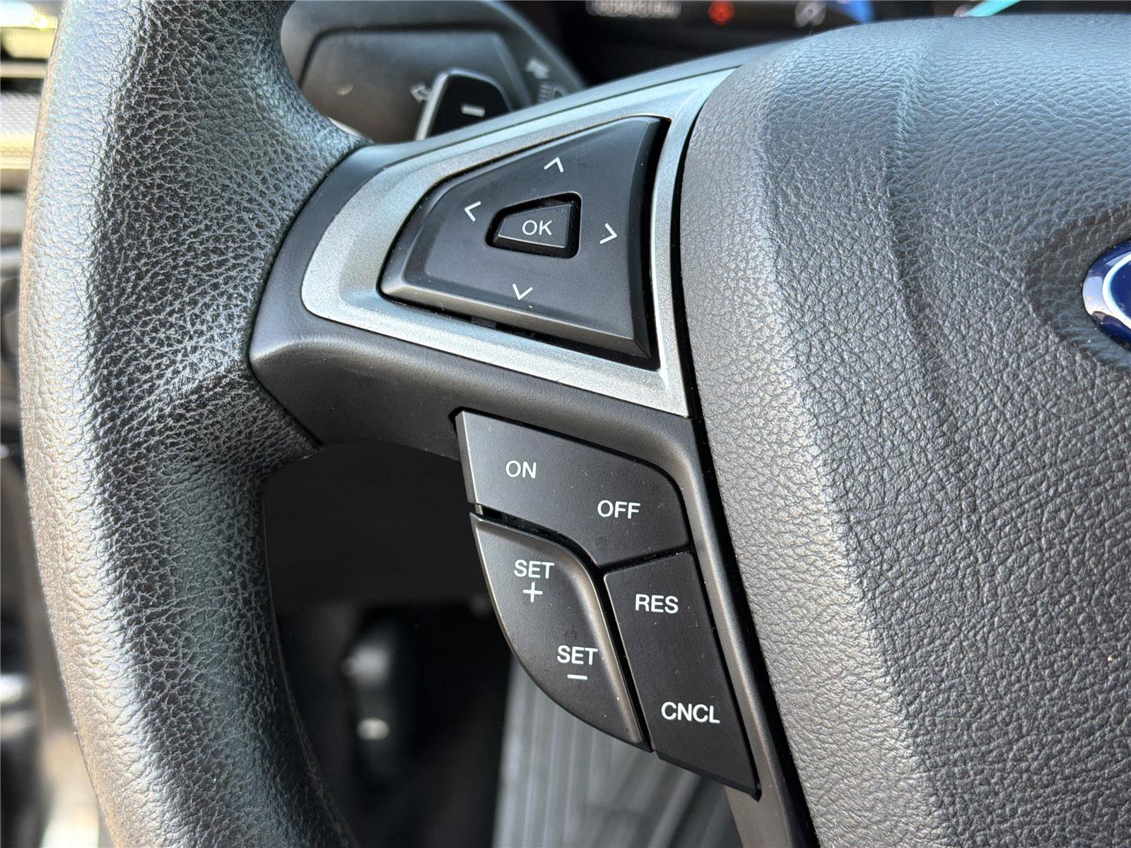 Used 2017 Ford Fusion SE w/ Fusion SE Technology Package image 21