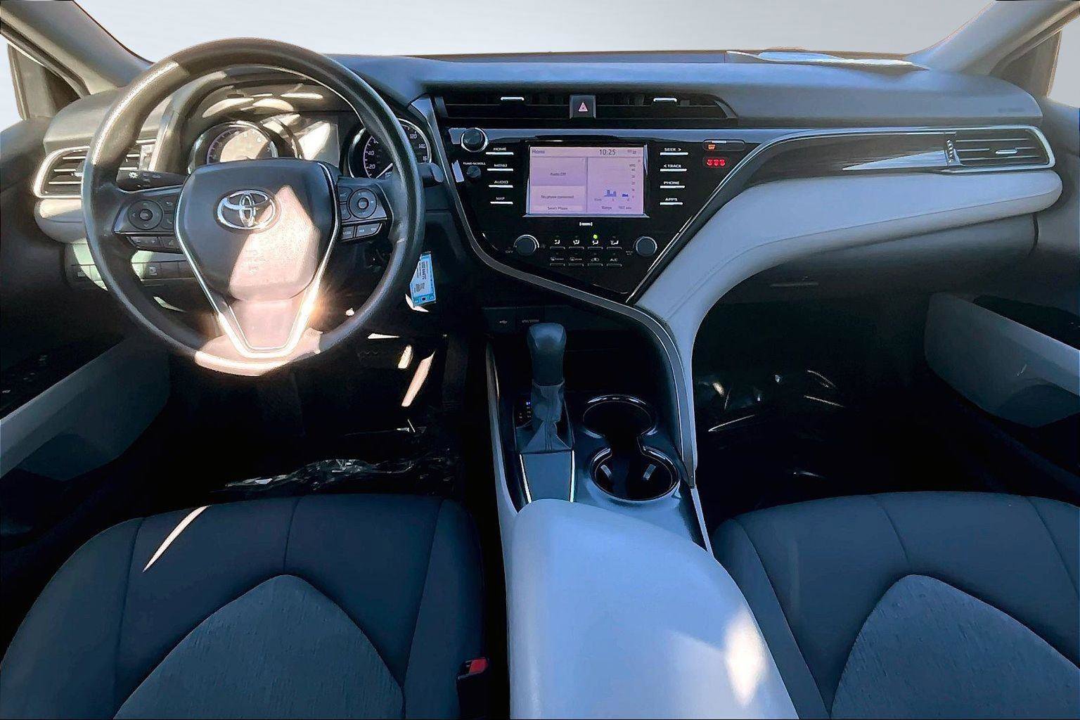 Used 2020 Toyota Camry LE image 7