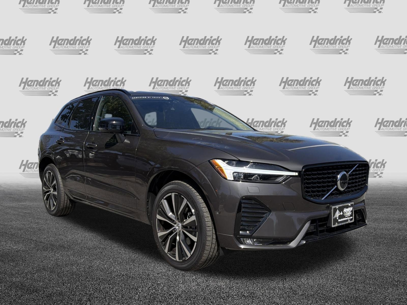 Certified 2025 Volvo XC60 B5 Plus image 2