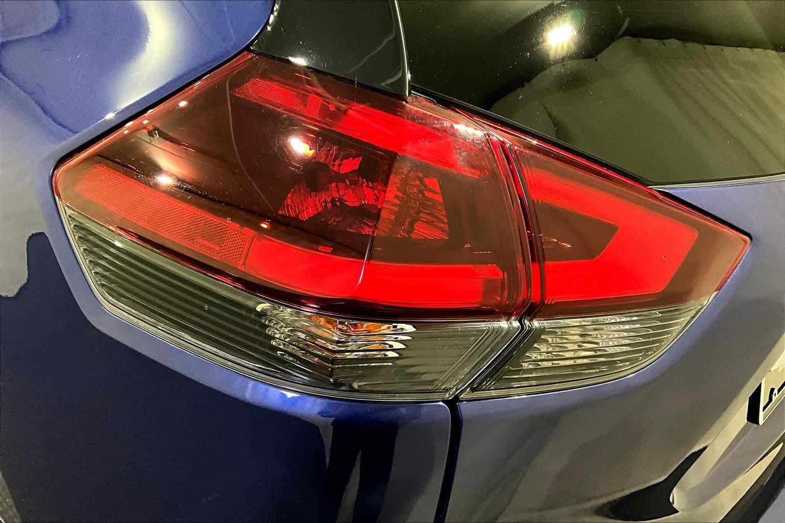 Used 2020 Nissan Rogue SV AWD/4WD image 26