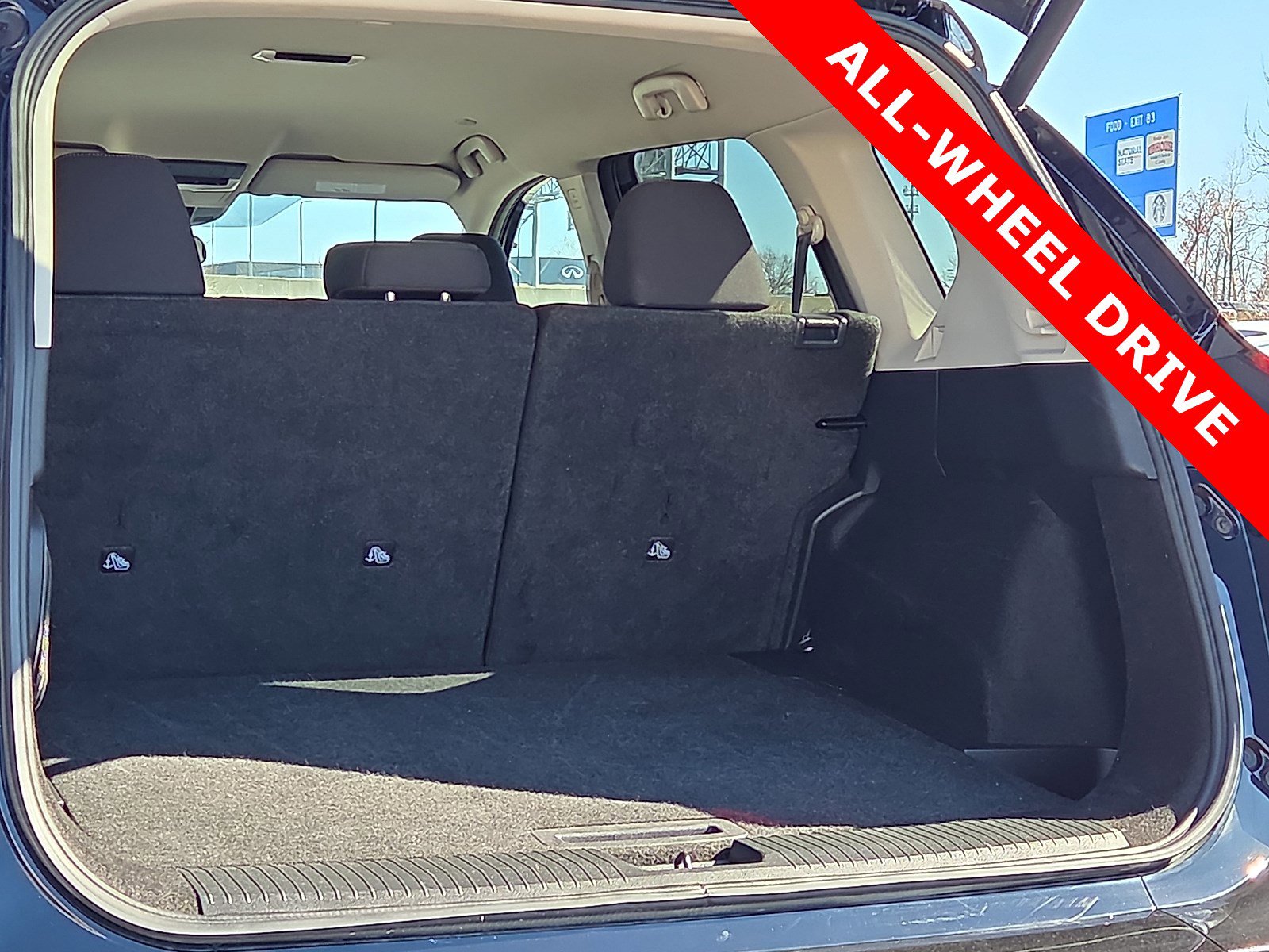 Used 2024 Nissan Rogue SV image 8