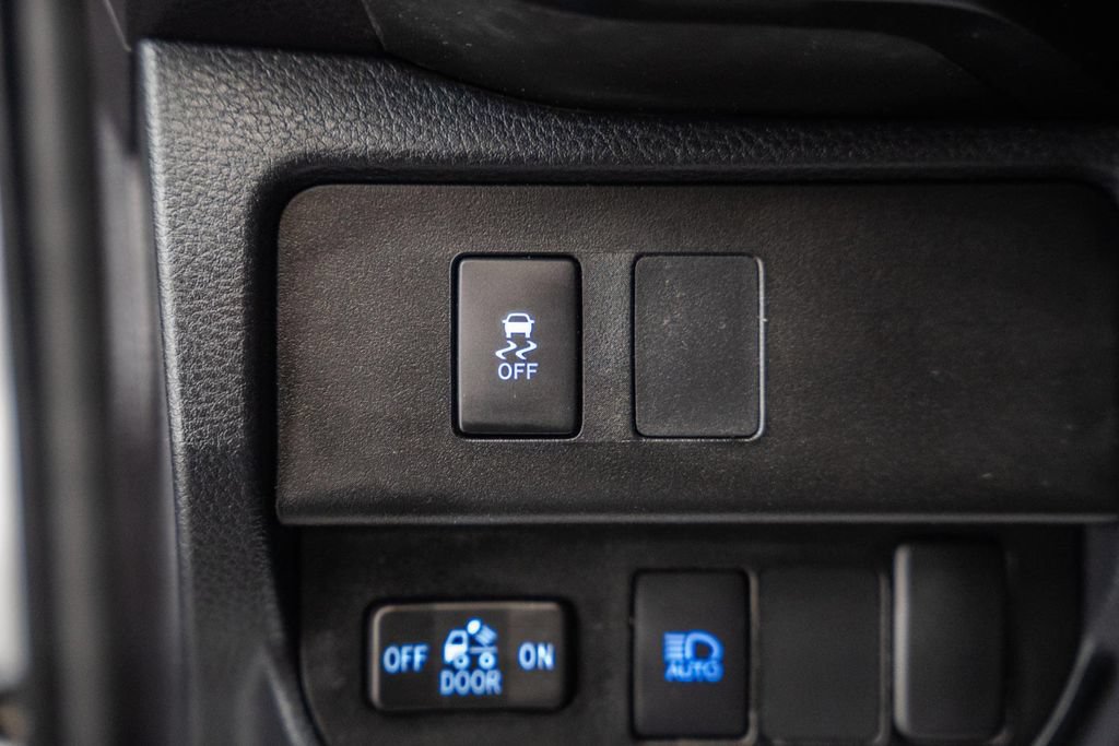 Certified 2023 Toyota Tacoma SR AWD/4WD image 38