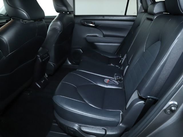 Used 2023 Toyota Highlander Limited image 34