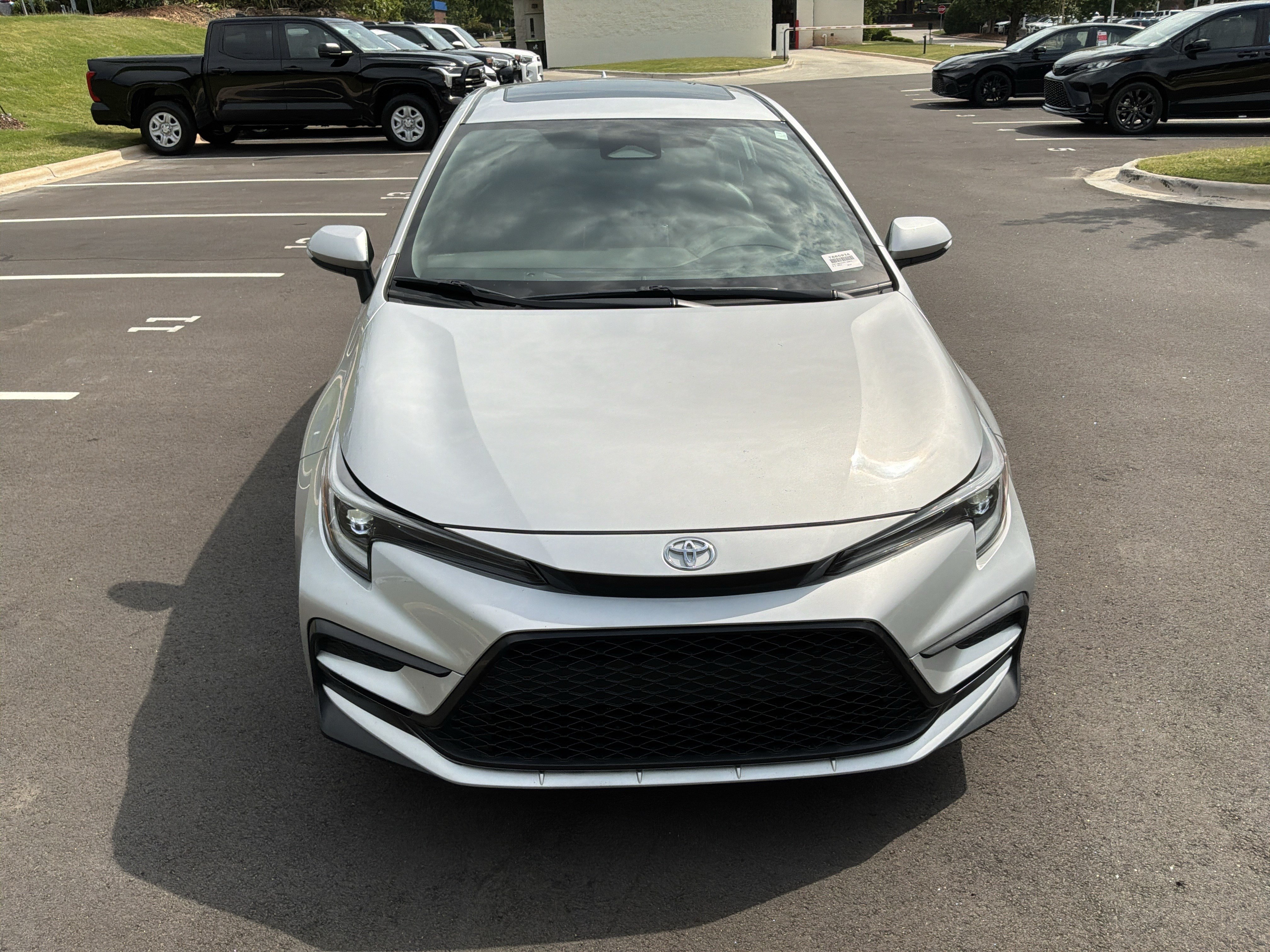 Used 2023 Toyota Corolla XSE FWD image 3