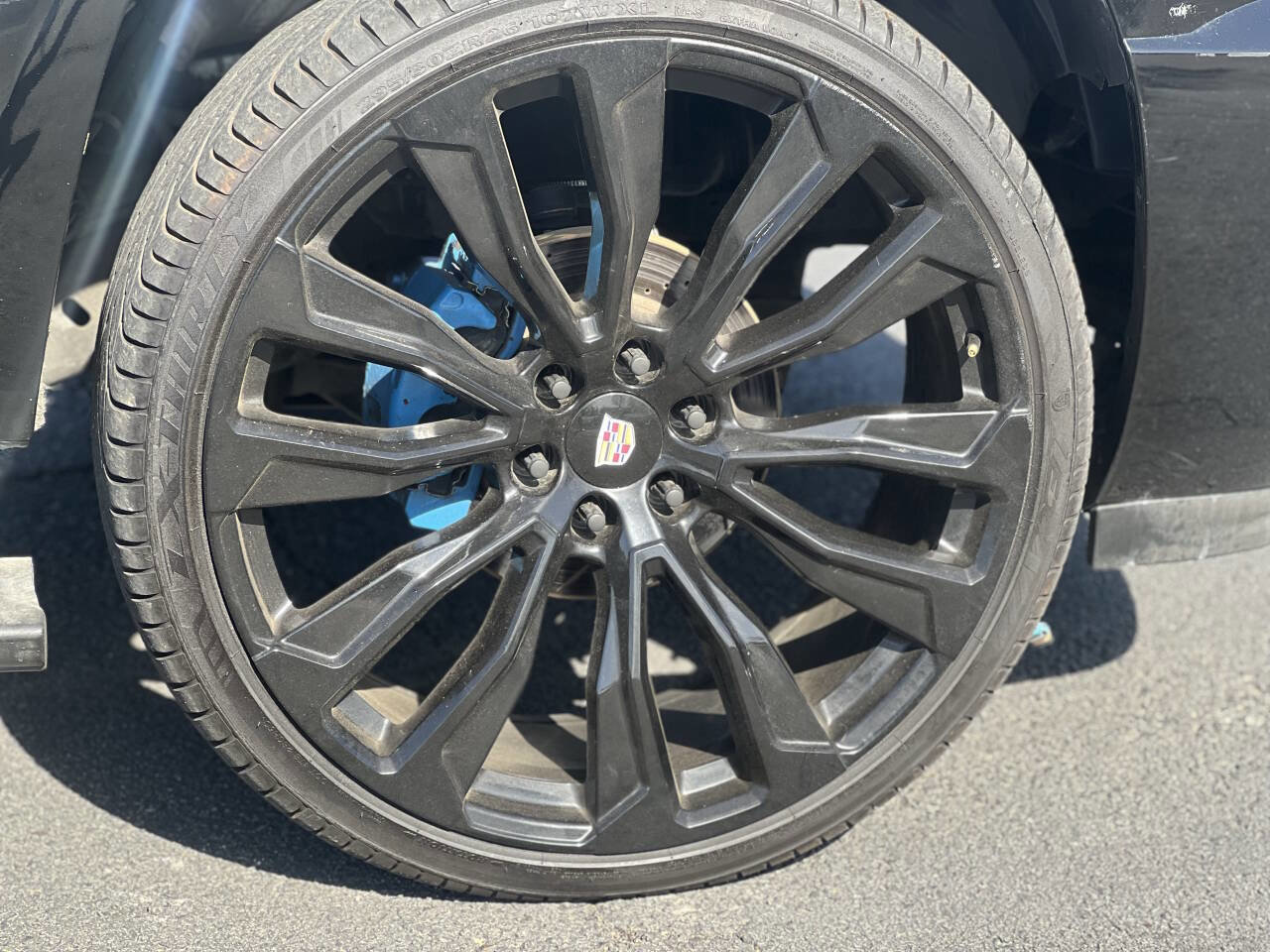 Used 2010 Cadillac Escalade Premium image 32