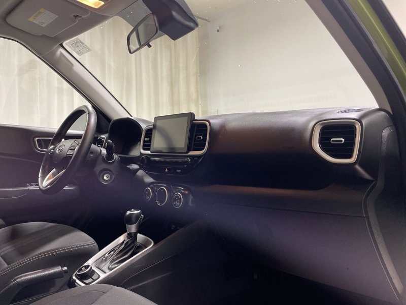 Used 2023 Hyundai Venue SEL image 14