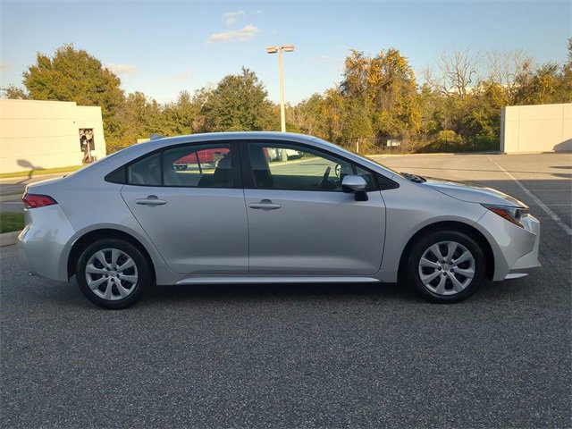 Certified 2022 Toyota Corolla LE image 3