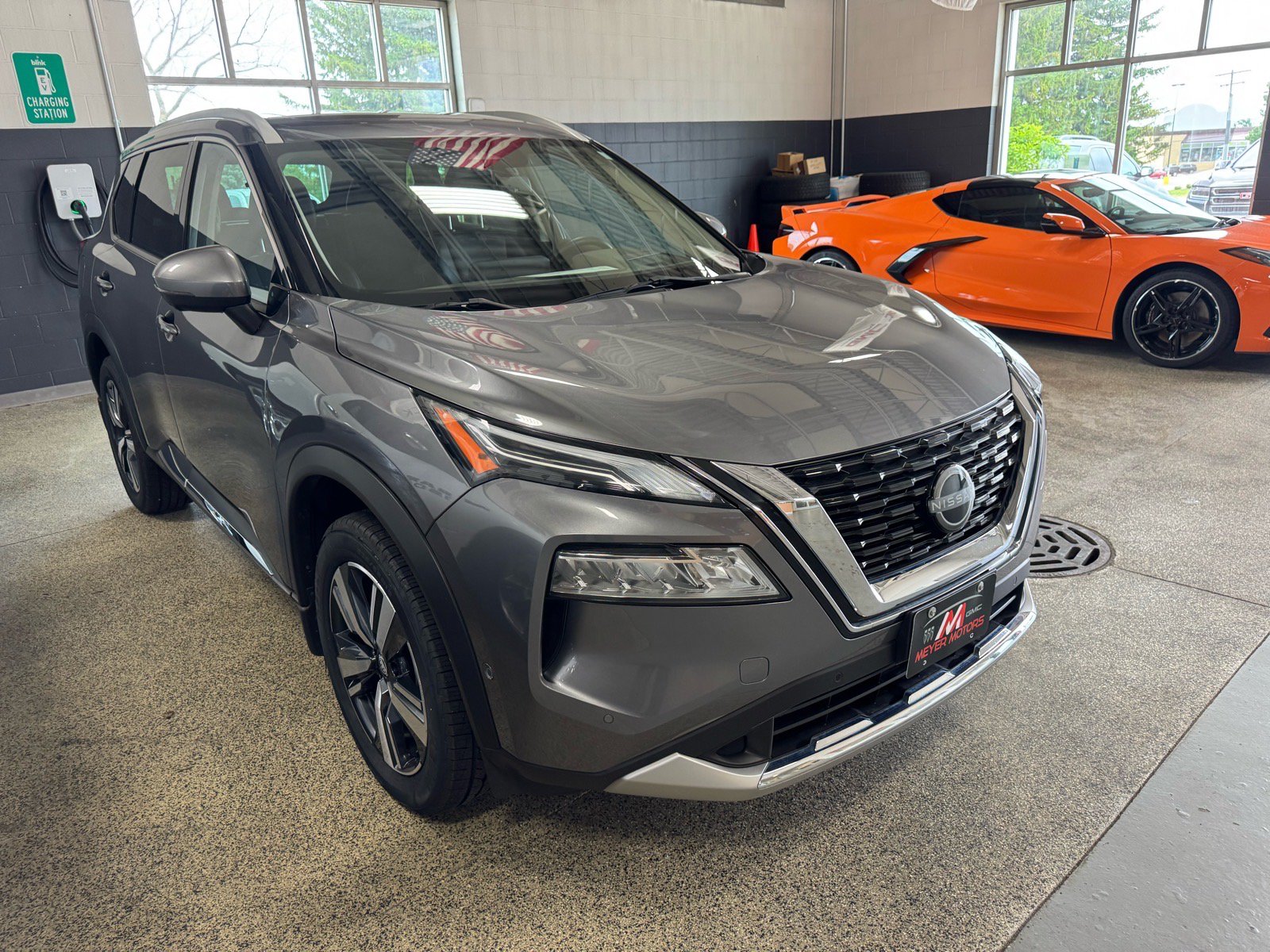 Used 2023 Nissan Rogue Platinum AWD/4WD image 3