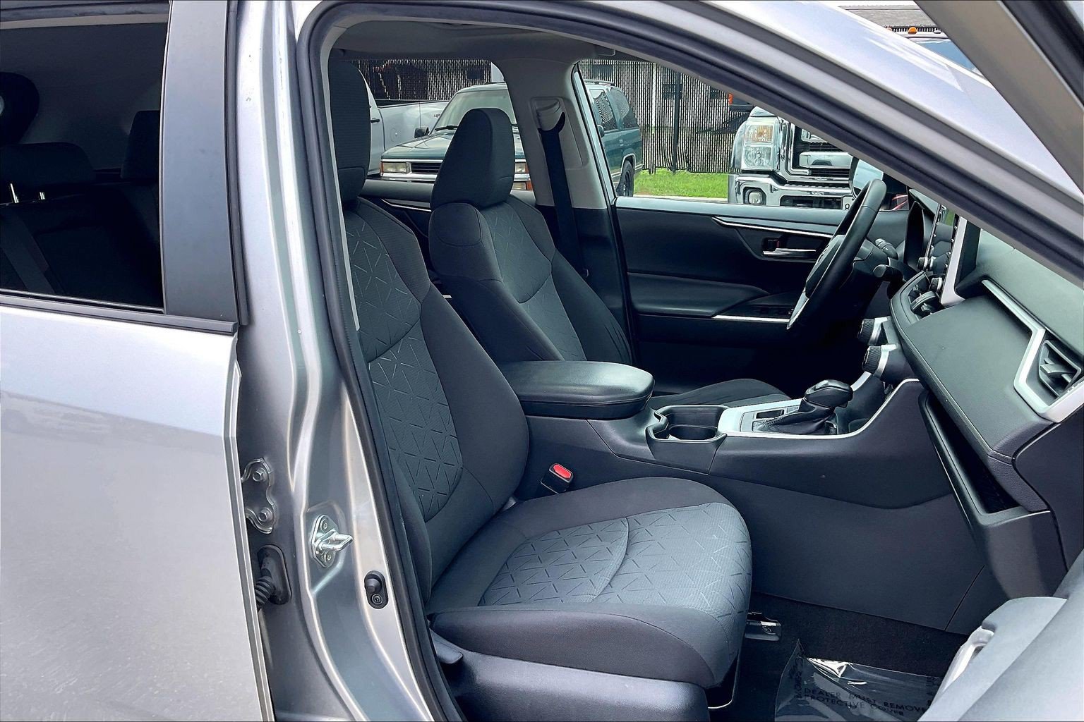 Used 2020 Toyota RAV4 XLE w/ Convenience Package AWD/4WD image 9
