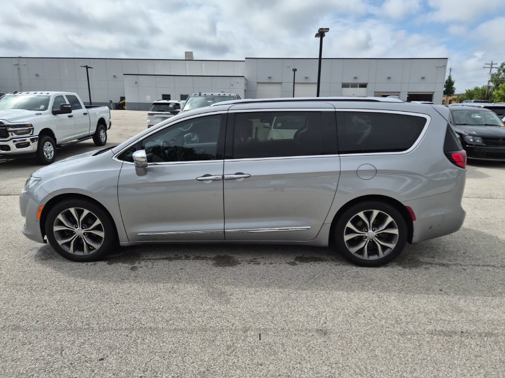 Used 2017 Chrysler Pacifica Limited FWD image 8