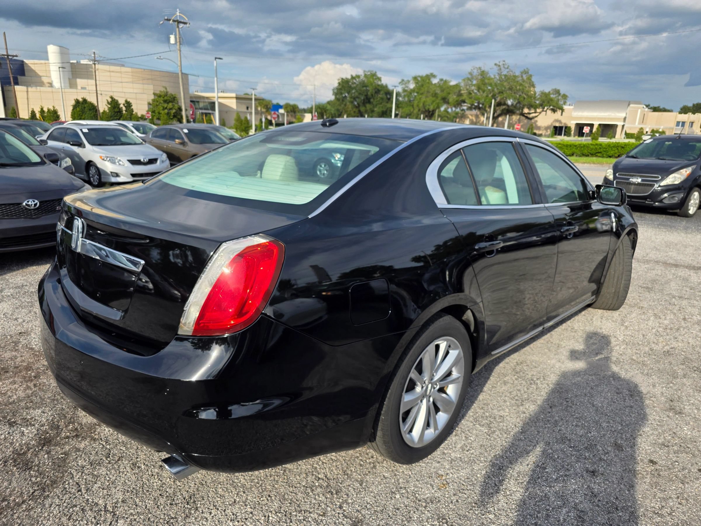 Used 2009 Lincoln MKS FWD image 7