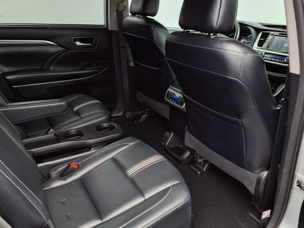 Certified 2018 Toyota Highlander SE FWD image 36