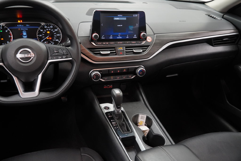 Used 2025 Nissan Altima 2.5 SV FWD image 13