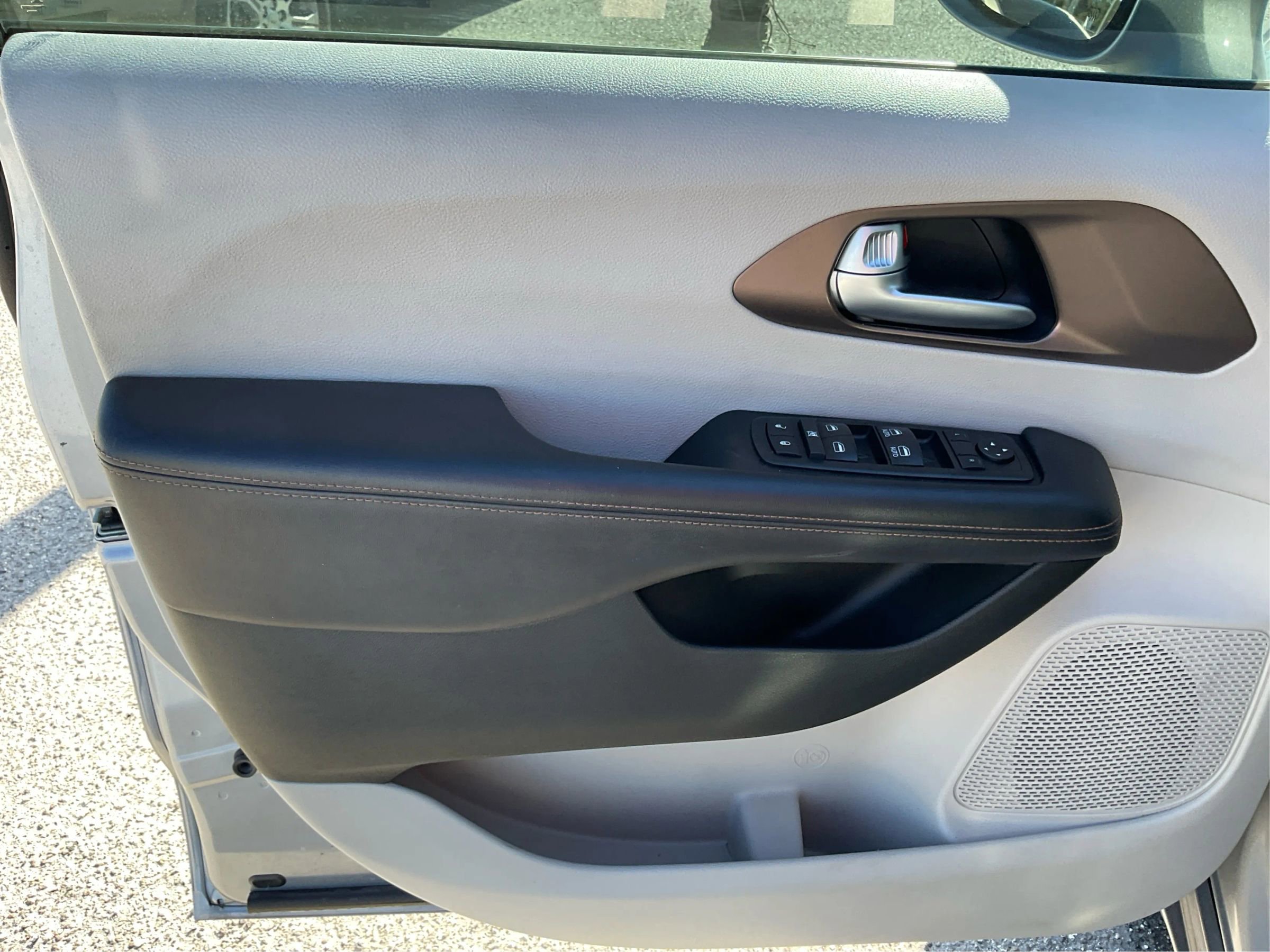 Used 2018 Chrysler Pacifica Touring Plus w/ Tire & Wheel Group image 19