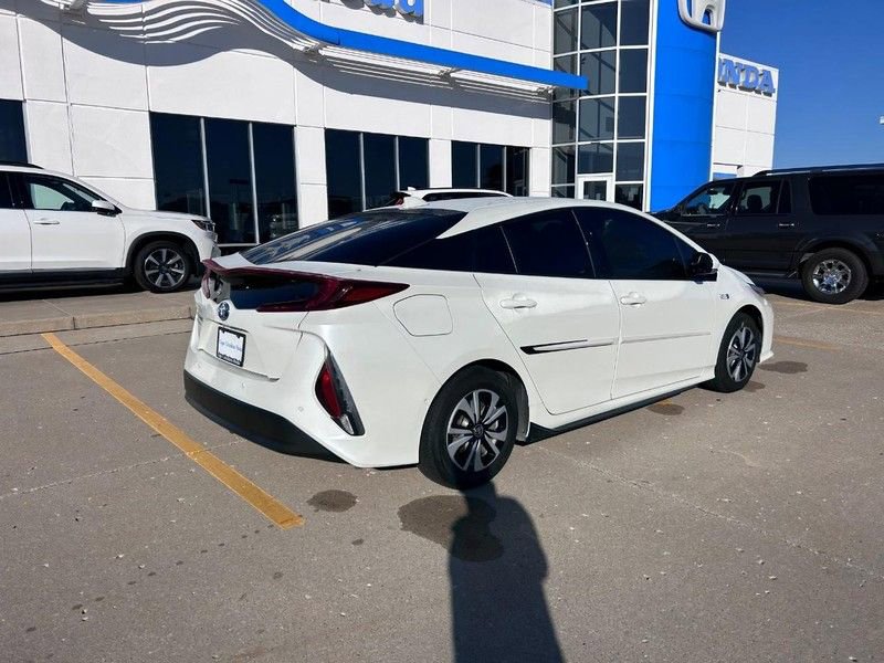 Used 2018 Toyota Prius Prime Advanced image 2