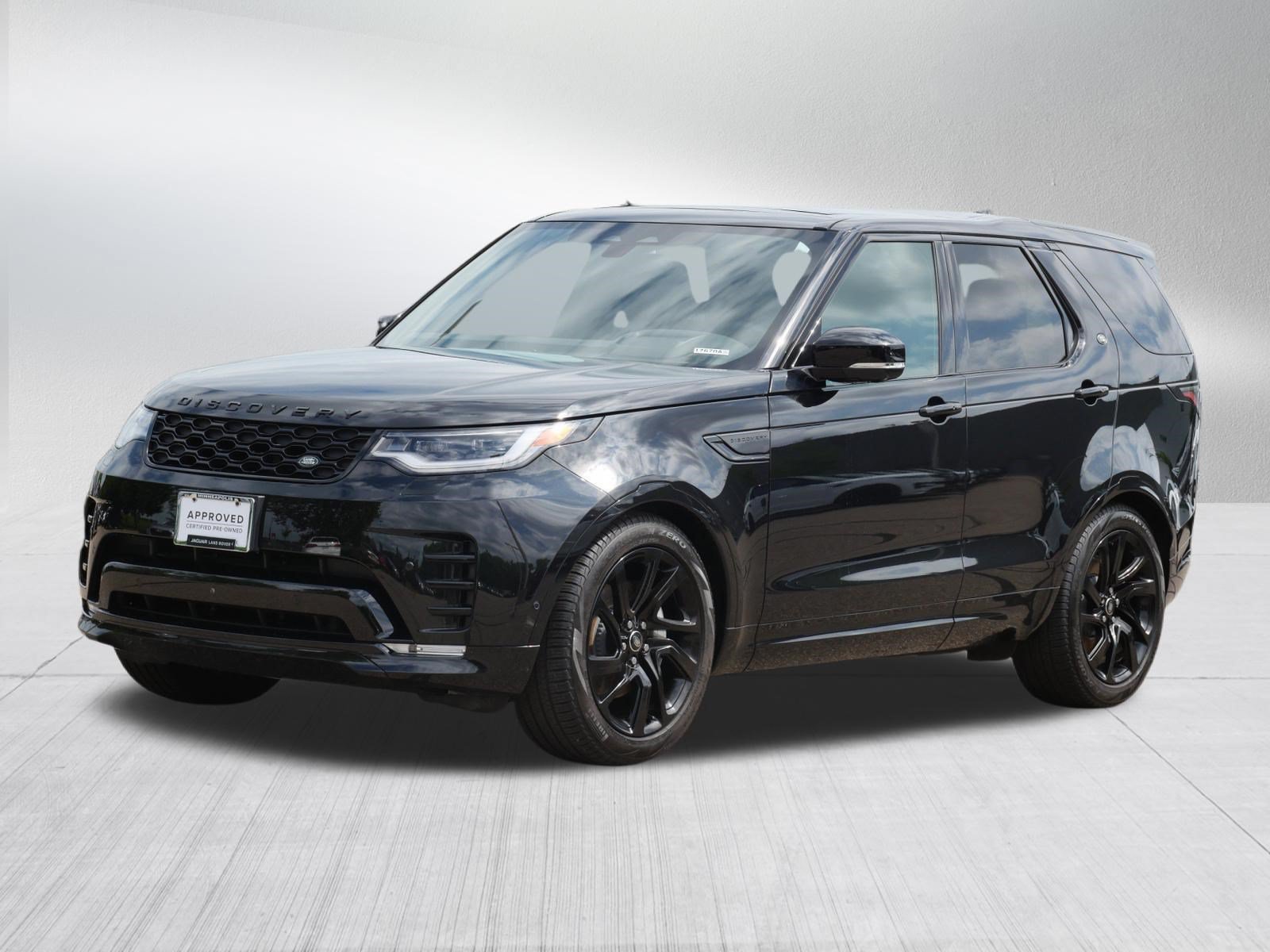 Certified 2025 Land Rover Discovery Dynamic SE AWD/4WD image 1
