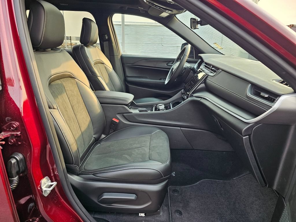 New 2025 Jeep Grand Cherokee Altitude AWD/4WD image 15