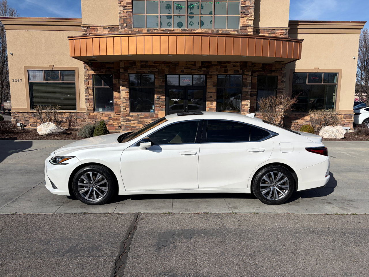 Used 2019 Lexus ES 350 w/ Accessory Package 2 FWD image 2