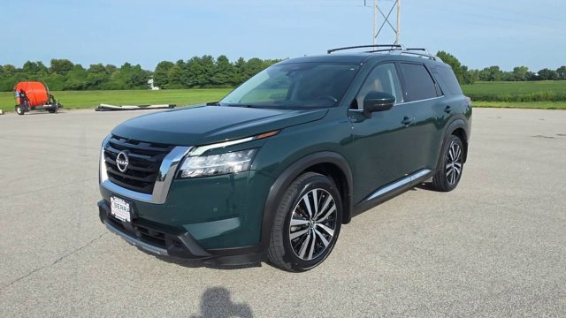 Used 2023 Nissan Pathfinder Platinum AWD/4WD image 3