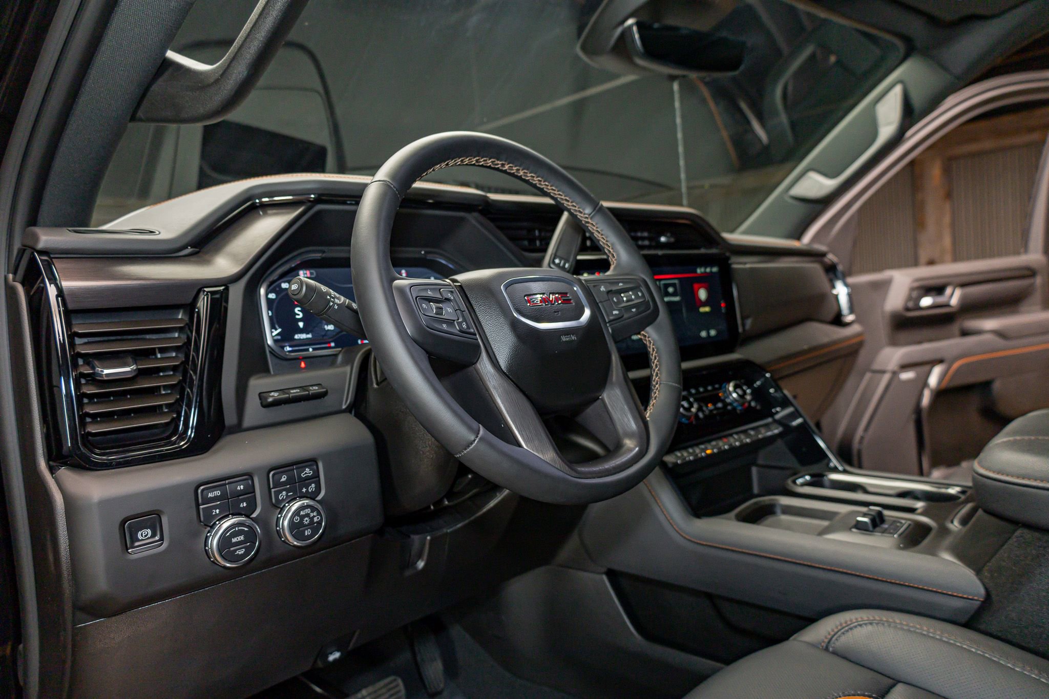 Used 2025 GMC Sierra 2500 AT4 w/ AT4 Premium Plus Package image 16