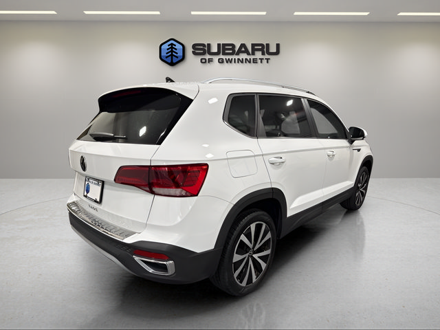 Used 2023 Volkswagen Taos SE w/ Panoramic Sunroof Package FWD image 5
