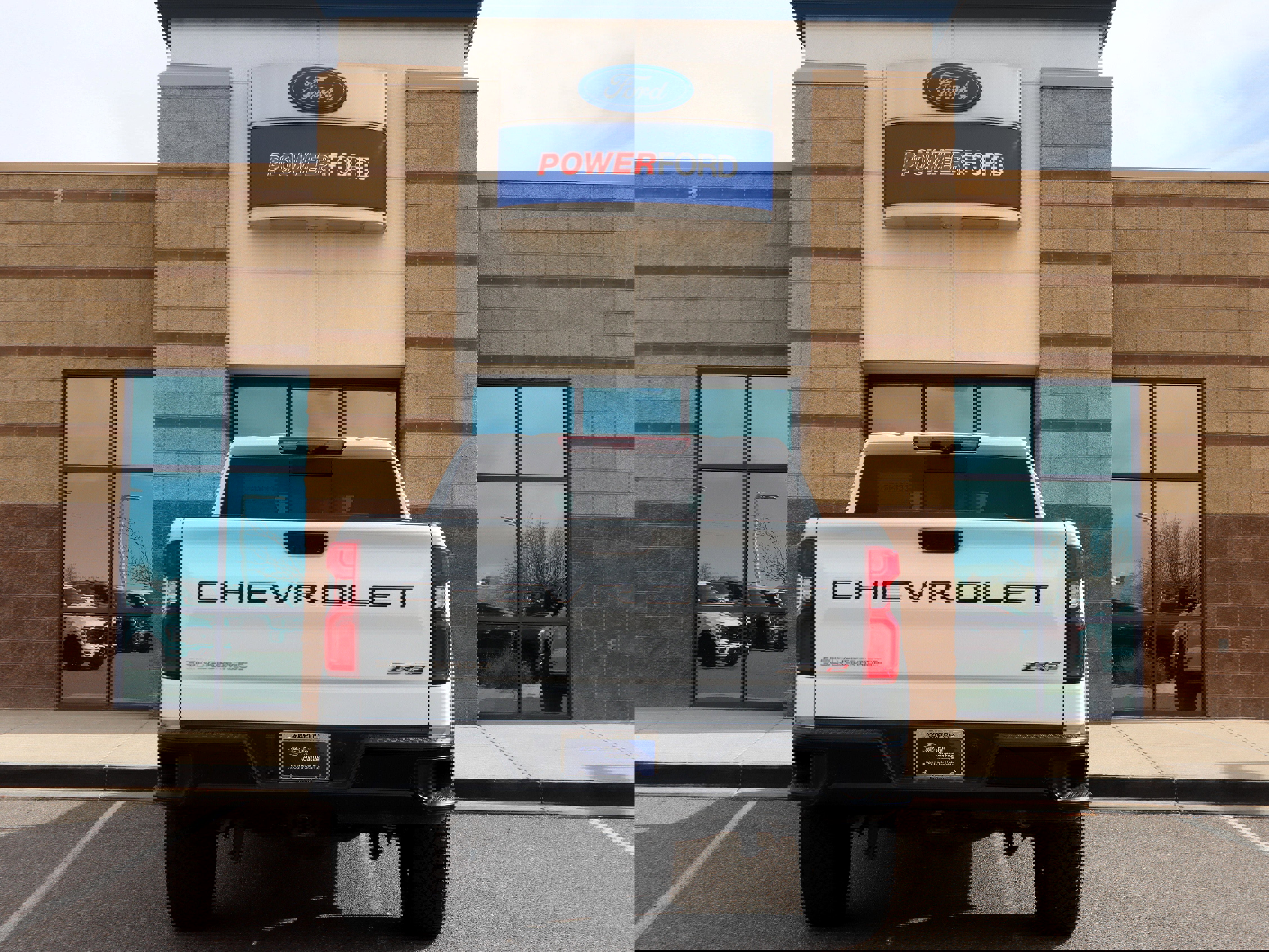 Used 2023 Chevrolet Silverado 1500 ZR2 w/ Technology Package image 7