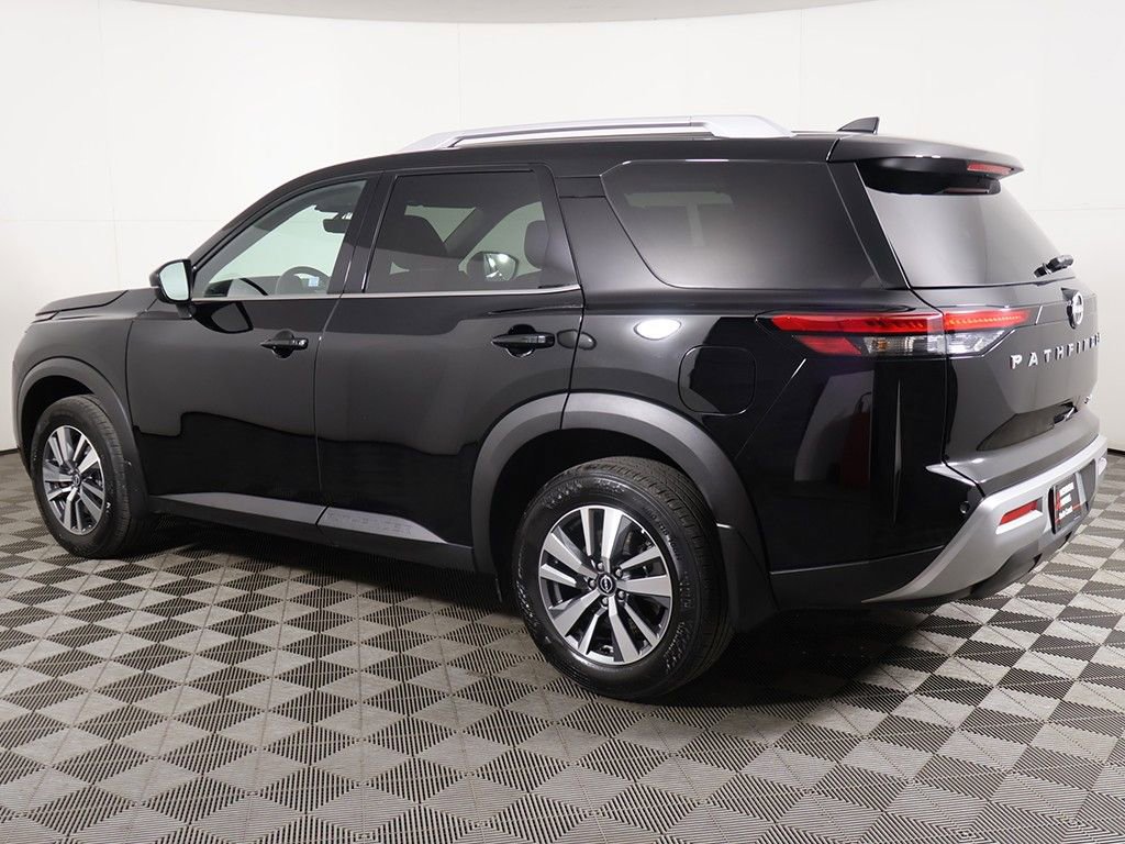 Used 2024 Nissan Pathfinder SL AWD/4WD image 14
