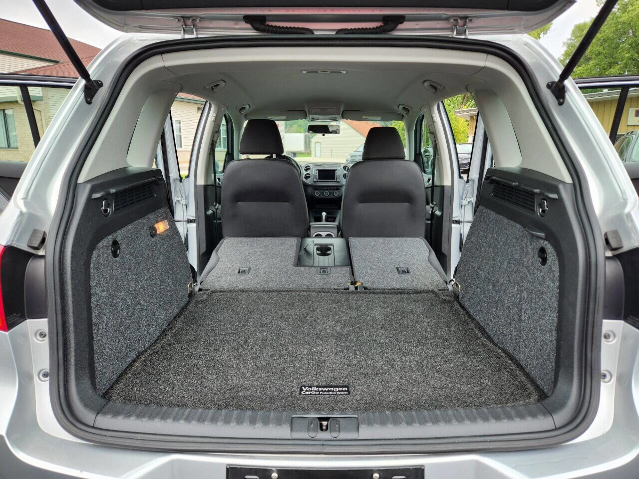 Used 2018 Volkswagen Tiguan Limited w/ Premium Package image 7