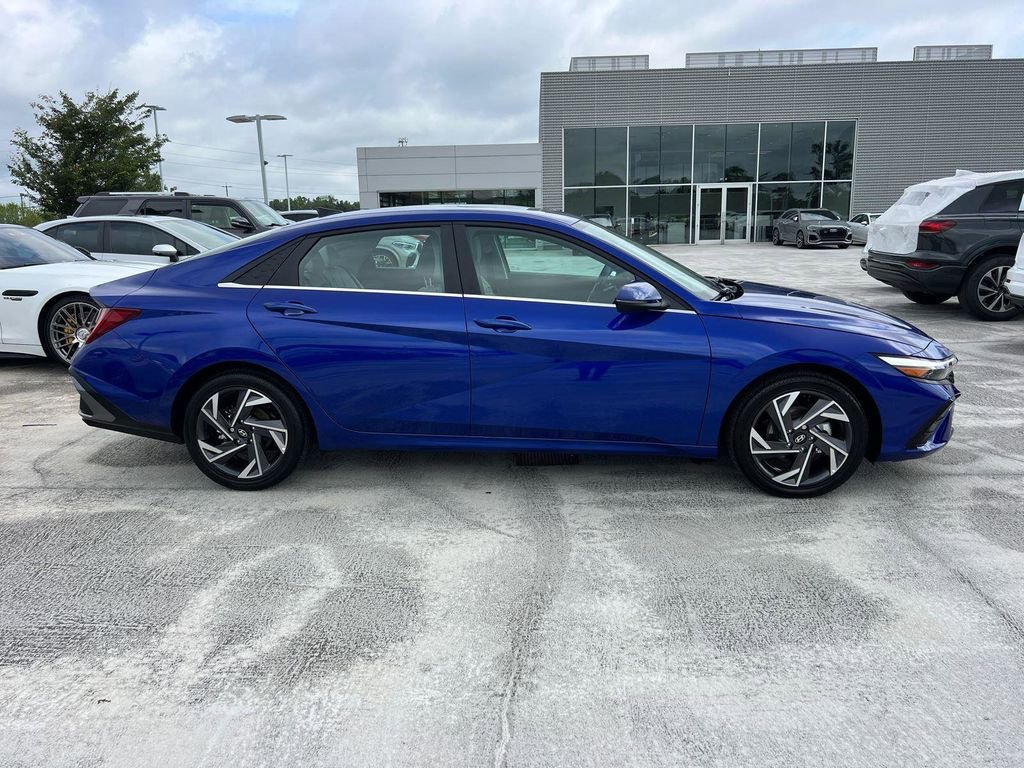 Used 2024 Hyundai Elantra Limited FWD image 1