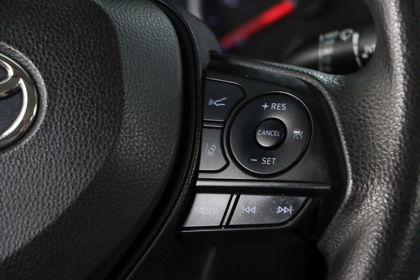 Used 2020 Toyota RAV4 XLE FWD image 14