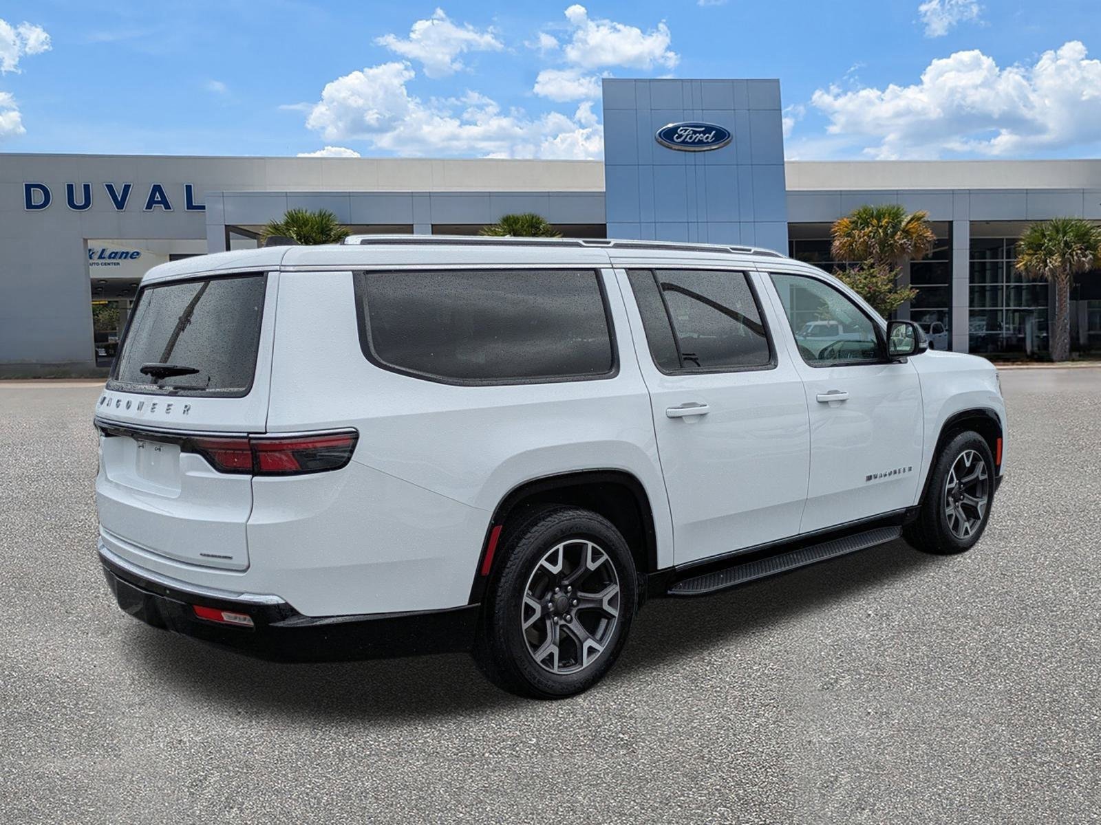 Used 2024 Jeep Wagoneer L Series III w/ Flexible Seating Group image 3