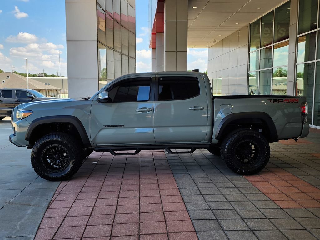 Used 2023 Toyota Tacoma TRD Off-Road w/ Technology Package AWD/4WD image 10