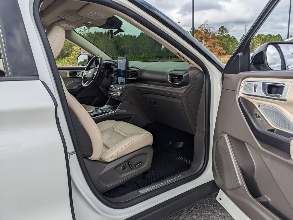 Used 2020 Ford Explorer Platinum w/ Premium Technology Package image 39