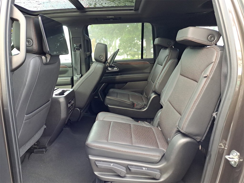 Used 2021 Chevrolet Suburban High Country image 7