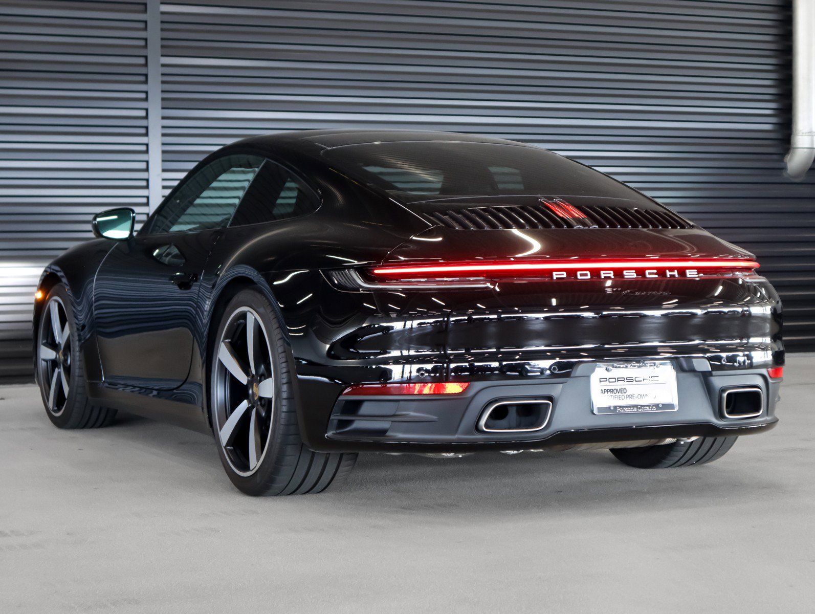Used 2022 Porsche 911 Carrera RWD image 3