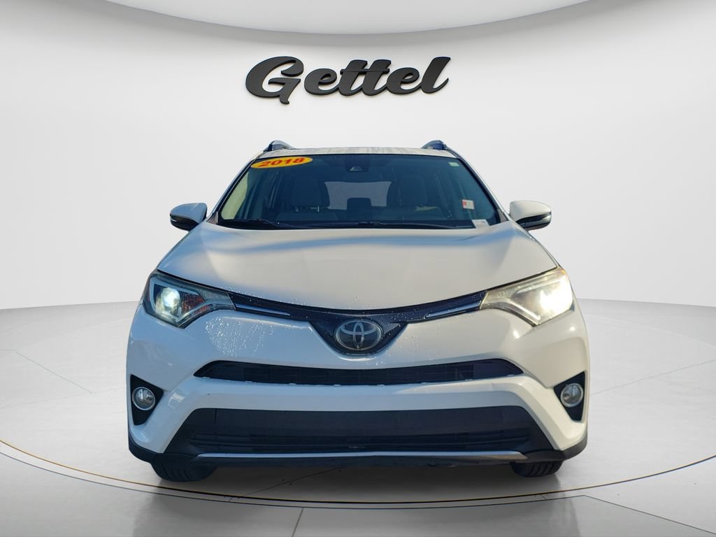 Used 2018 Toyota RAV4 XLE AWD/4WD image 2