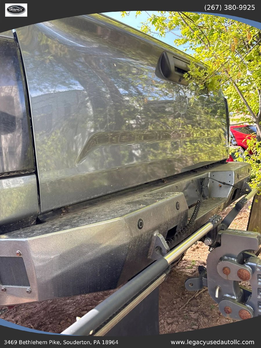 Used 2017 Nissan Titan SV AWD/4WD image 17